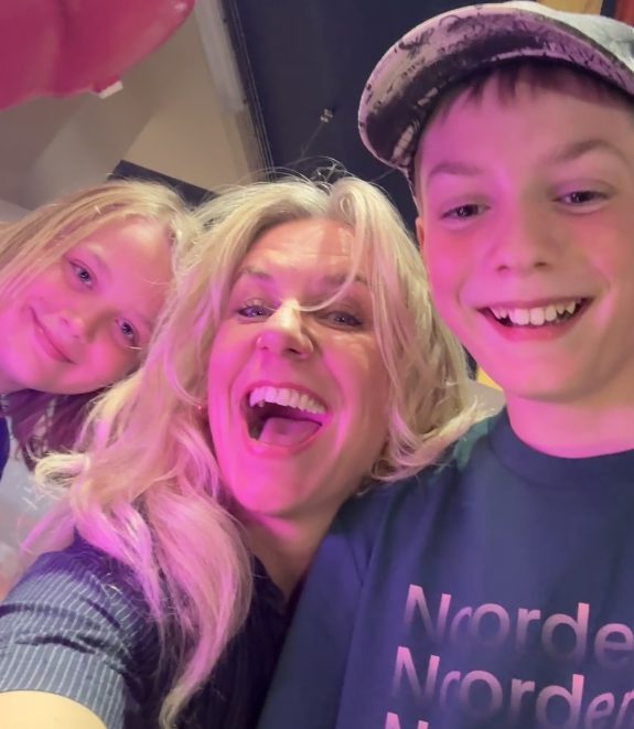 De drie directeuren Jep, Roosje en Ino (vlnr), selfie juli 2025